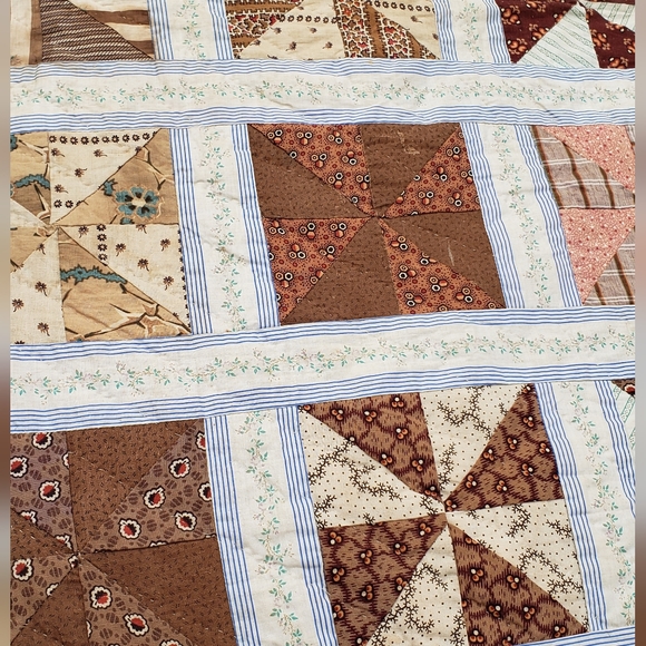 1800s Quilt multiple patterned fabric - Picture 6 of 16